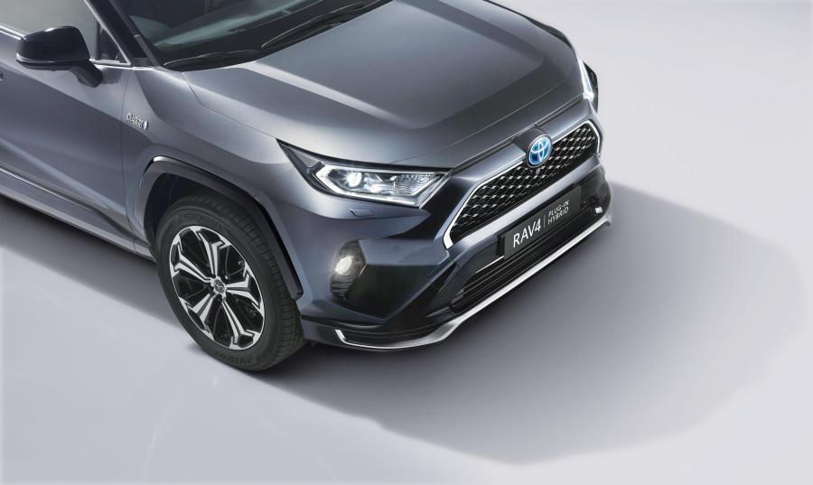 Детали экстерьера Toyota RAV4 Plug-in Hybrid 2020 года  (WW) (фото 4 из 18)